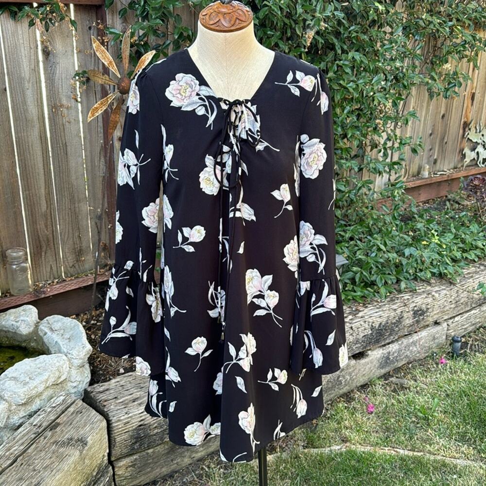 Blu Pepper Women’s Size Small Ruffles Floral Flowers Black Flowy Classic Top